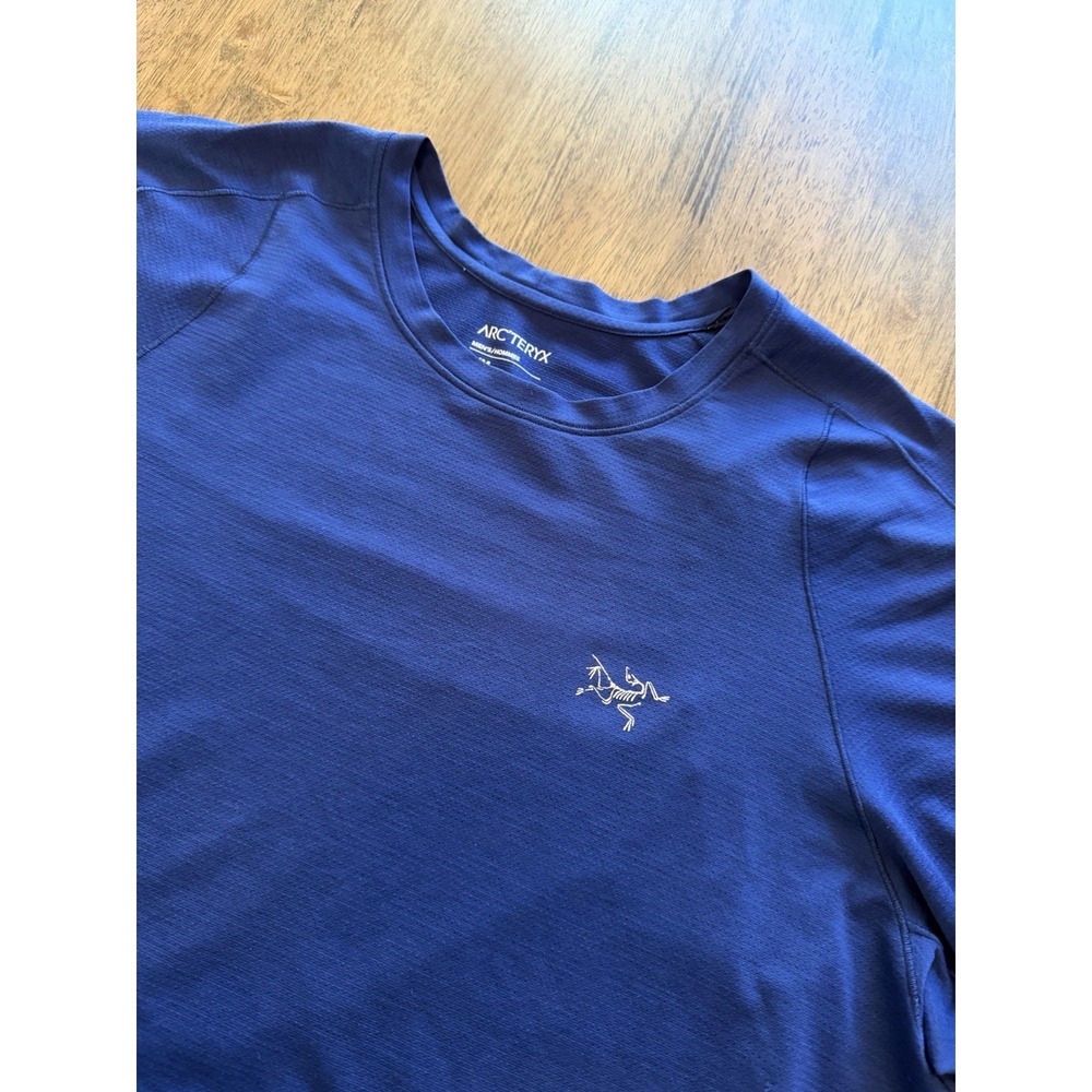 Arc'teryx Men's Motus Crew Short Sleeve Technical Shirt Blue Size Medium